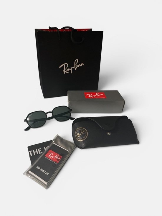 Ray-Ban Other - Ray-Ban Unisex Sunglasses – Black